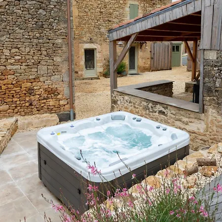 Rustic In With Jacuzzi *